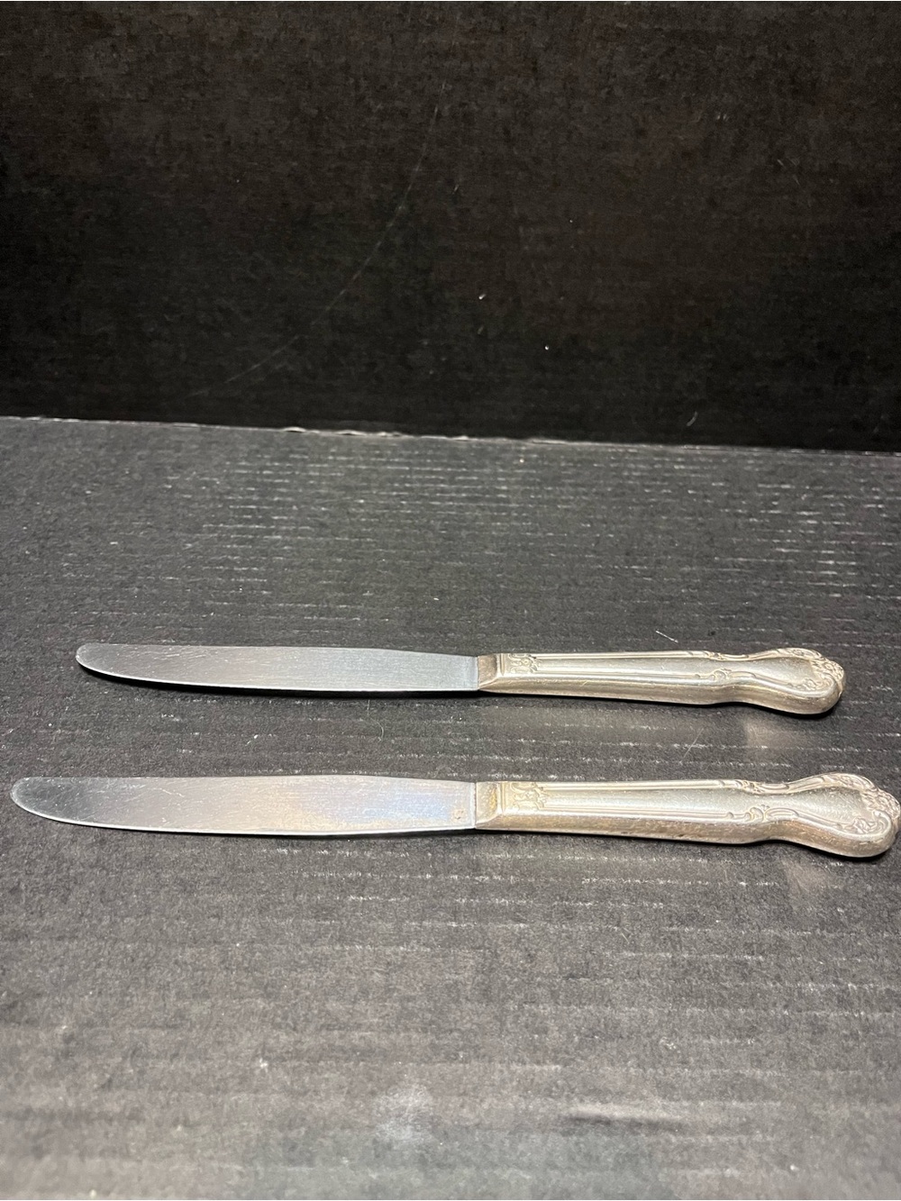 2 Butter knives Rogers Bro 1847 First Love Story 
Replacement Silverware